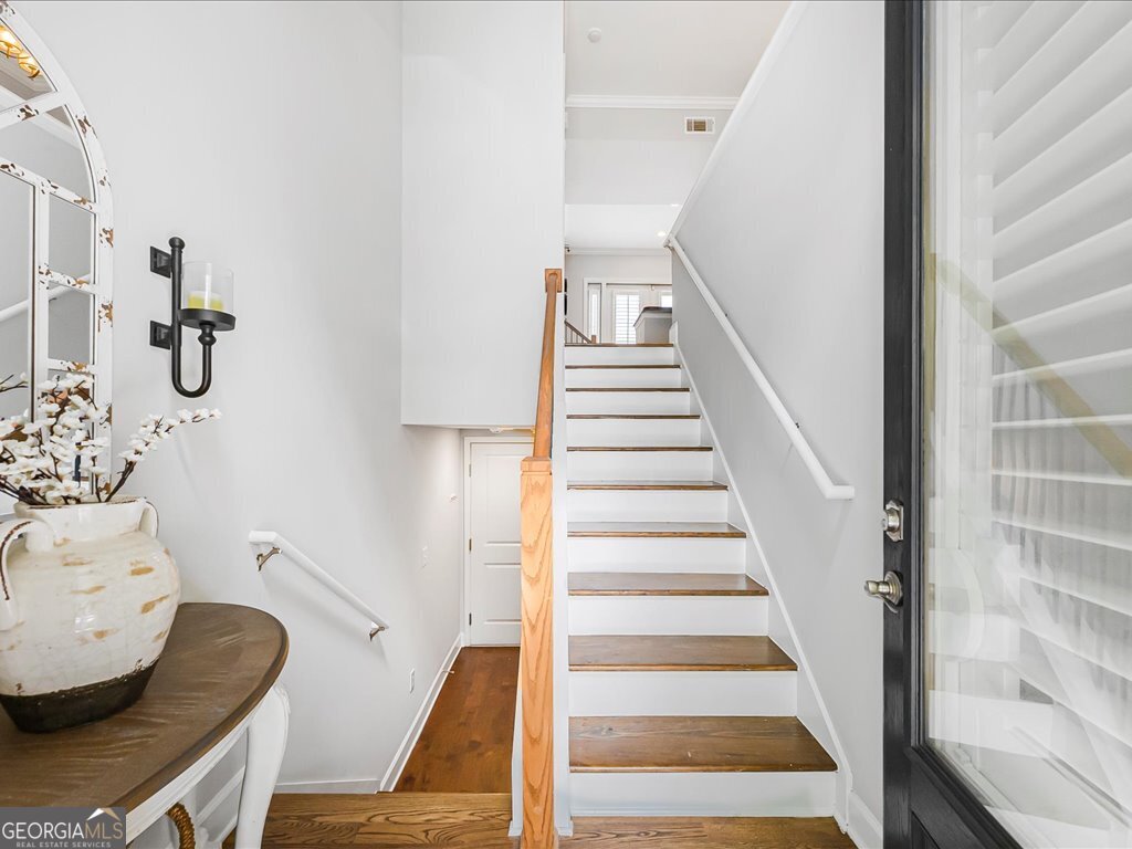 710 Cosmopolitan DR NE 710