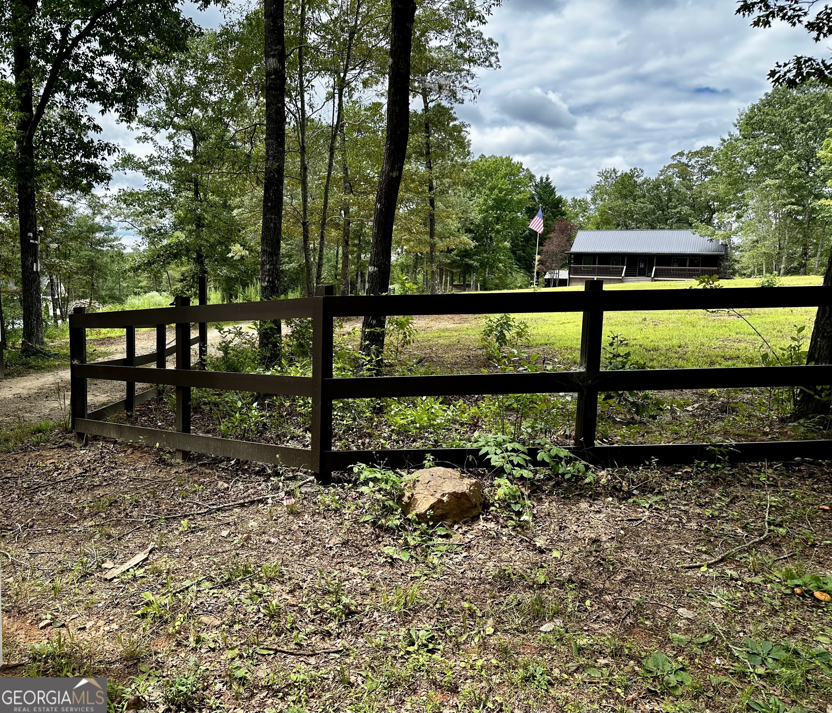 Your dream cabin is waiting for you just 15 minutes from downtown Dahlonega! Newly remodeled! All new appliances, flooring, paint, etc. It just needs your finishing touches. A big barn in the back yard with a big open area inside and a separate room that could be a shop or an extra storage area. Sitting on five private acres! Don't miss this beautiful retreat!