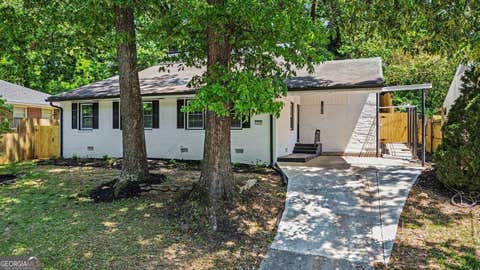 Photo of 2828 Cloverhurst Drive, Atlanta, GA 30344 (MLS # 10741637)