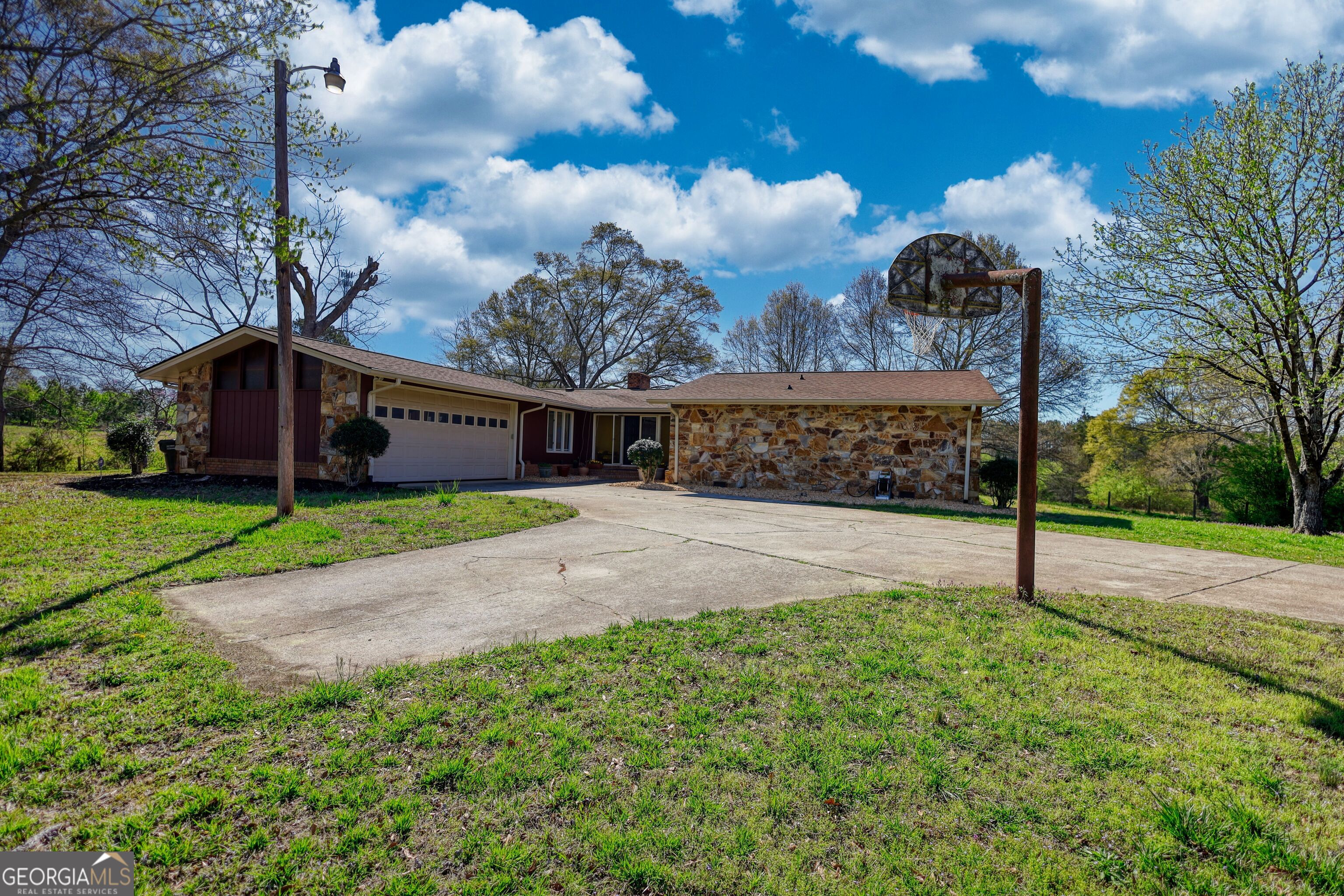 610 Loth Wages RD