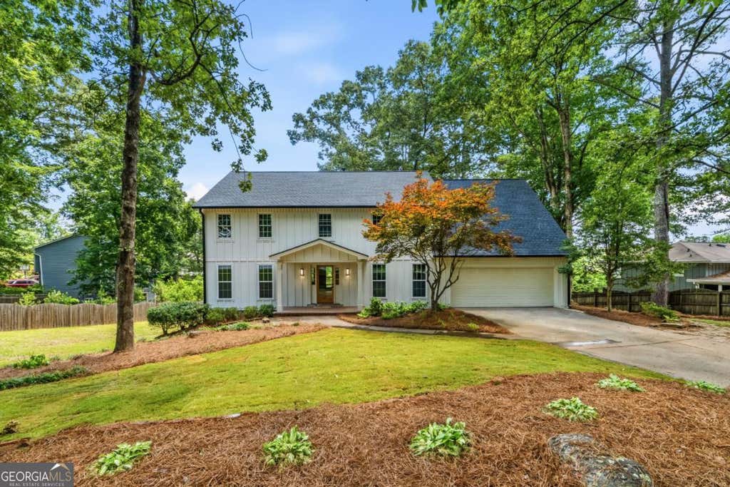 Photo of 3112 Greenfield Drive, Marietta, GA 30068 (MLS # 10796309)