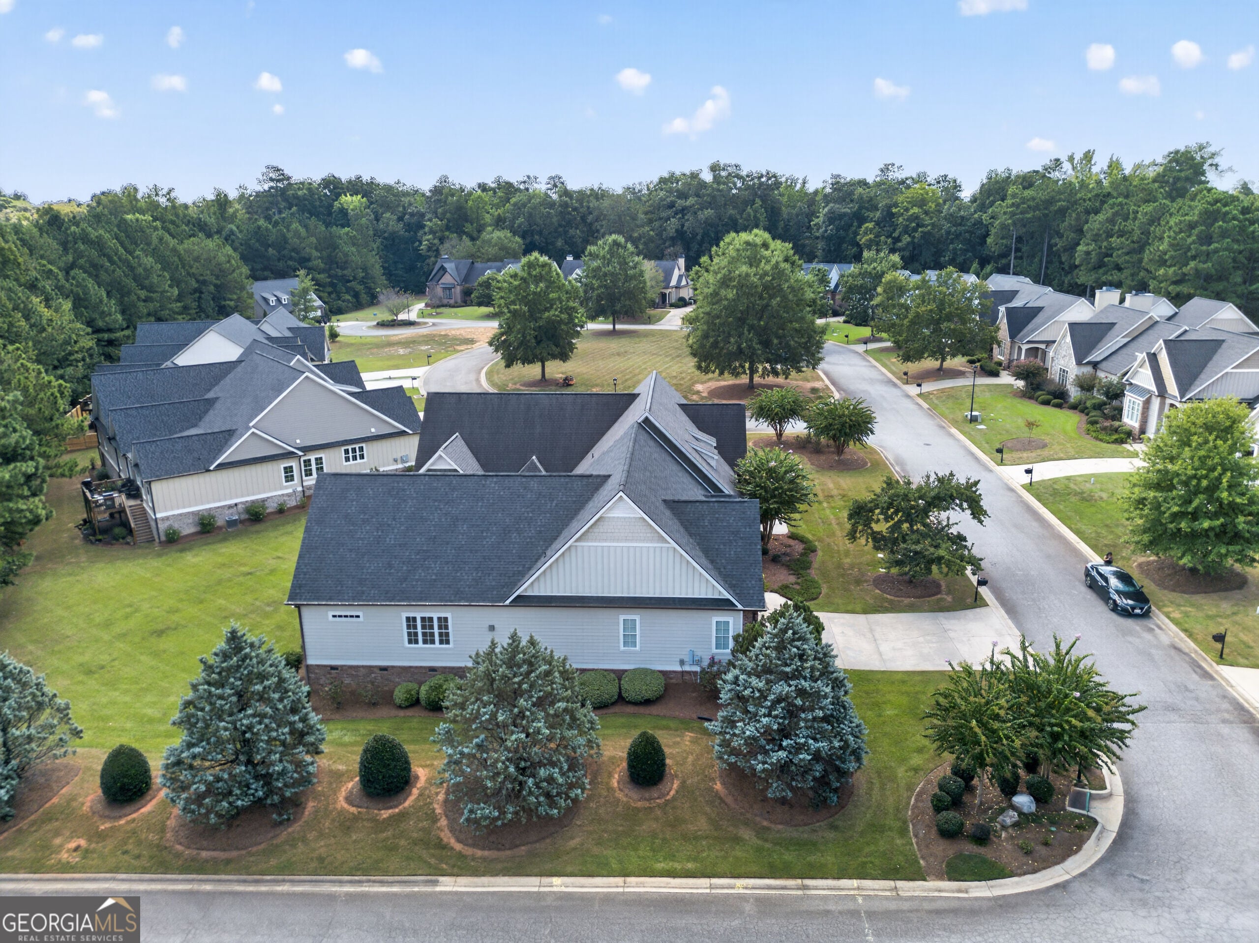 402 Leamington LN