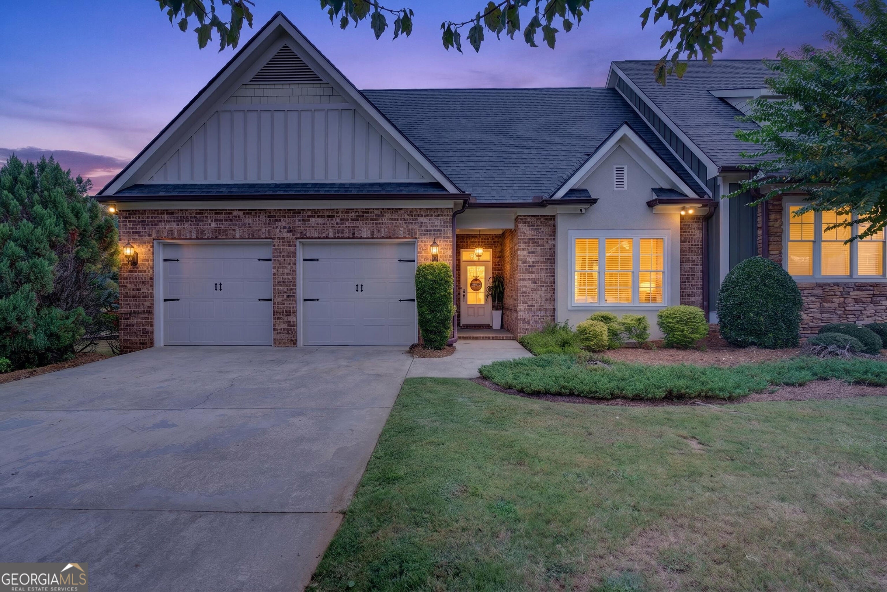 402 Leamington LN