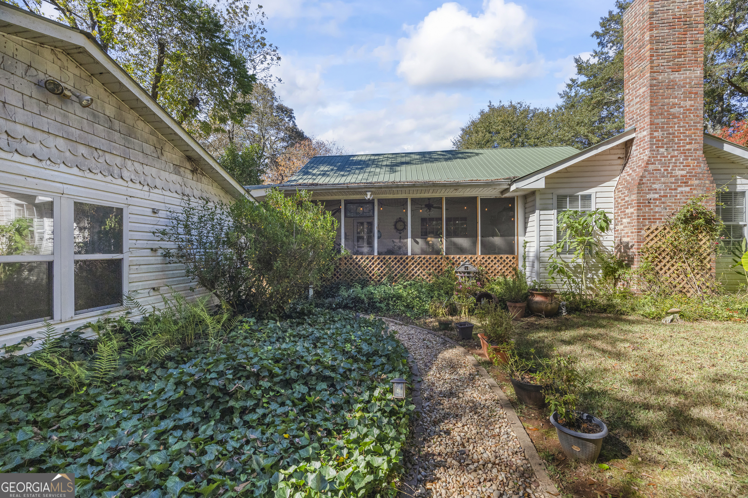 Carnesville, Georgia 30521, United States, 2 Bedrooms Bedrooms, ,2 BathroomsBathrooms,Residential,Active,244381