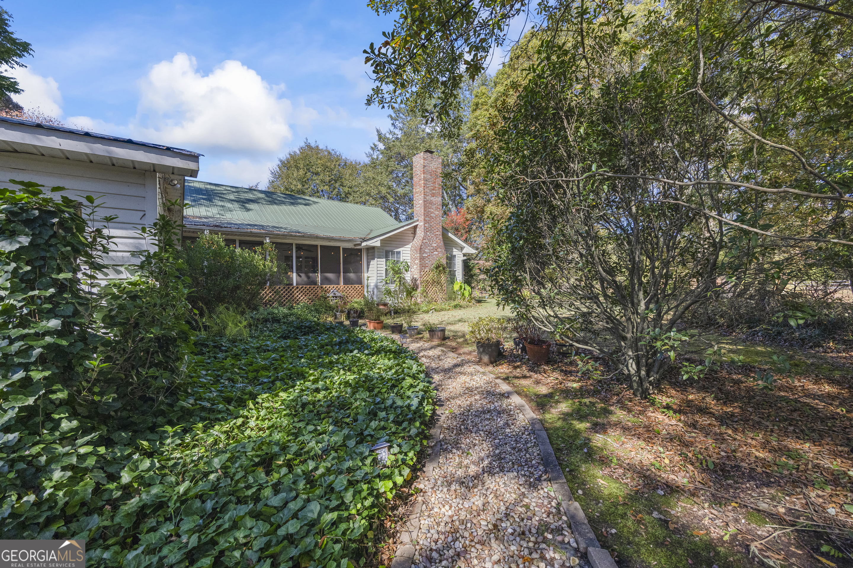 Carnesville, Georgia 30521, United States, 2 Bedrooms Bedrooms, ,2 BathroomsBathrooms,Residential,Active,244381