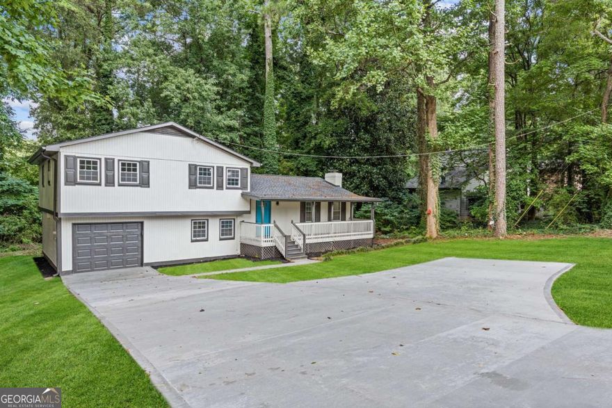 INVESTOR ALERT - TENANT-OCCUPIED, INCOME-GENERATING PROPERTY!  FULLY RENOVATED 3 BED, 2 BATH HOME IN HIGH-DEMAND SMOKERISE COMMUNITY, WITHIN THE TOP-RATED PARKVIEW SCHOOL DISTRICT. TENANT IN PLACE - START COLLECTING RENT FROM DAY ONE! UPGRADES INCLUDE: NEW ROOF, HVAC, WATER HEATER, DRIVEWAY, FLOORING, DOORS, APPLIANCES, AND FRESH INTERIOR/EXTERIOR PAINT. MODERN KITCHEN WITH QUARTZ COUNTERS, NEW CABINETS, TILE BACKSPLASH, AND STAINLESS STEEL APPLIANCES. BATHROOMS FULLY UPDATED WITH DESIGNER FINISHES. SPACIOUS FAMILY ROOM AND FLEXIBLE 1.5-STORY LAYOUT. PRIME LOCATION NEAR SCHOOLS, SHOPS, DINING & MAJOR HIGHWAYS. NO HOA. NO RENTAL RESTRICTIONS. DO NOT DISTURB TENANTS. NO SIGN. NO SHOWINGS UNTIL DUE DILIGENCE.