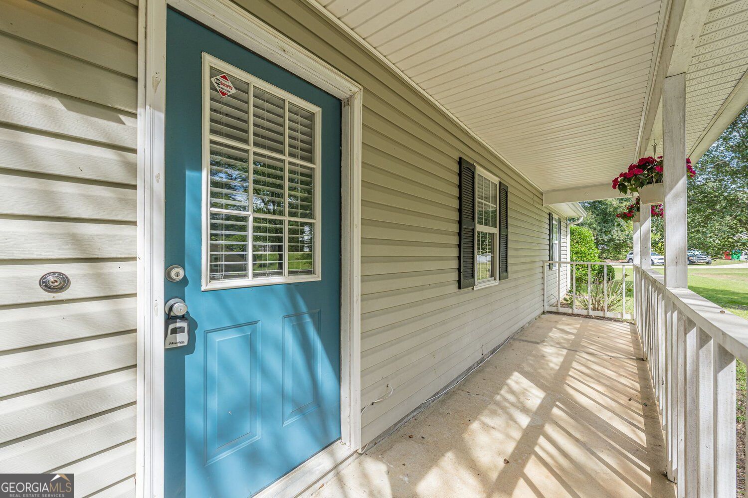 106 Kings LN