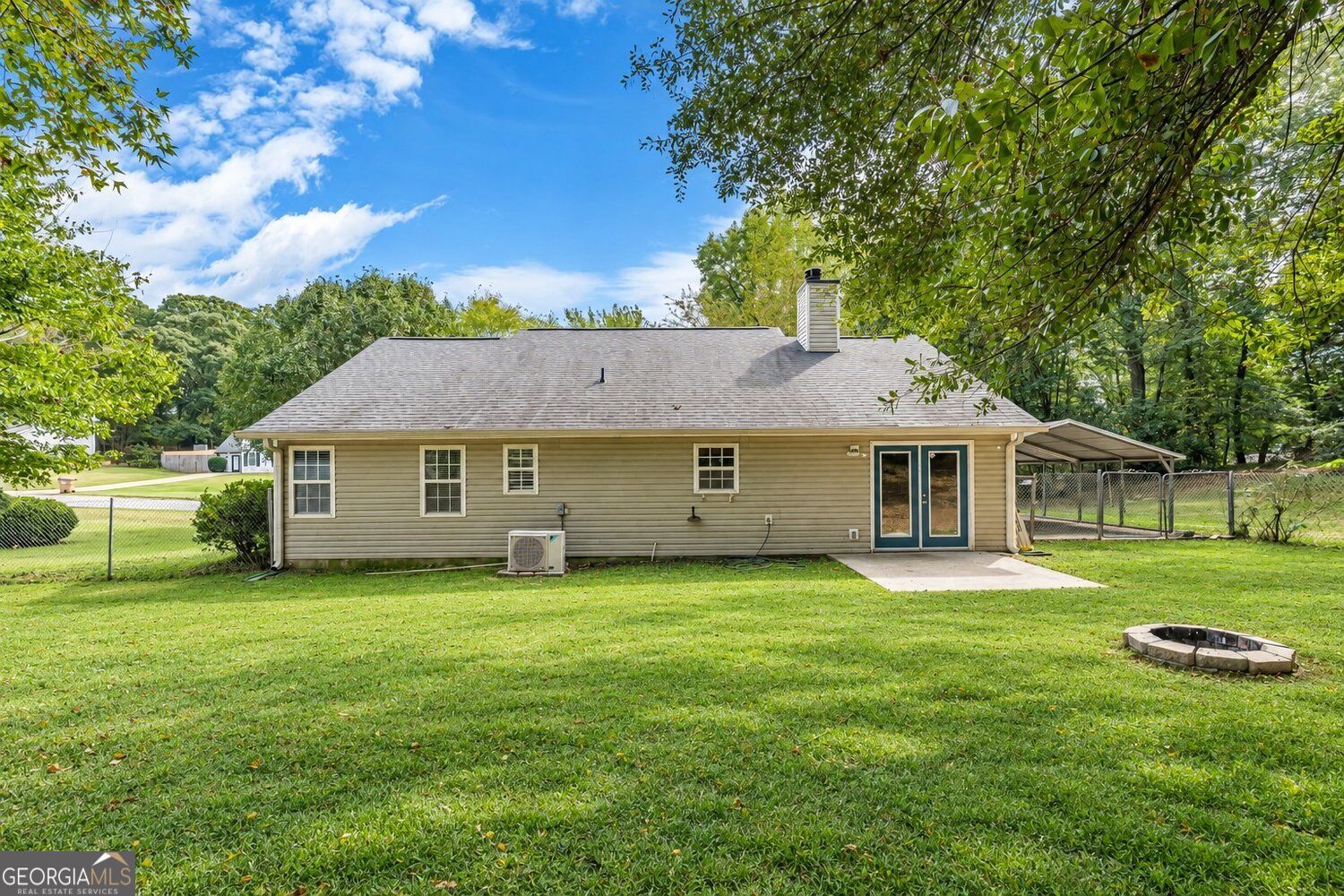 106 Kings LN