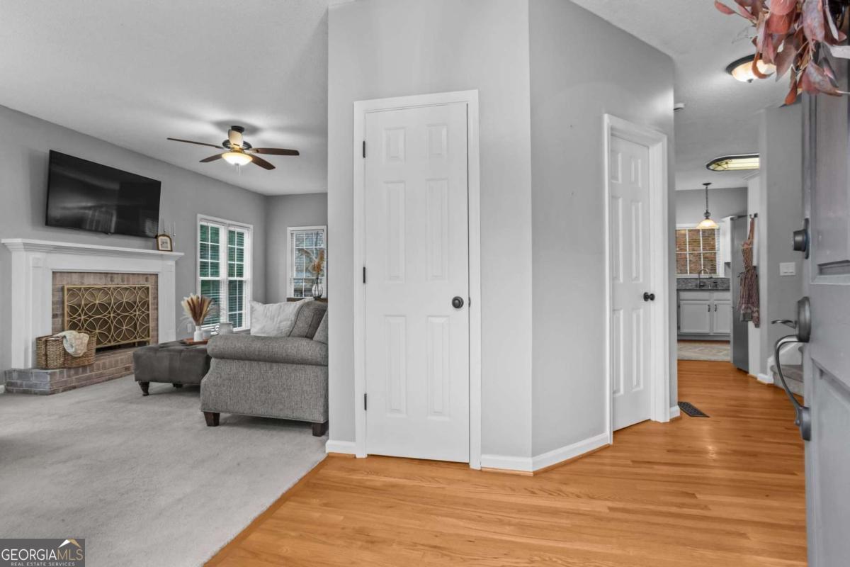 907 Feather Creek LN