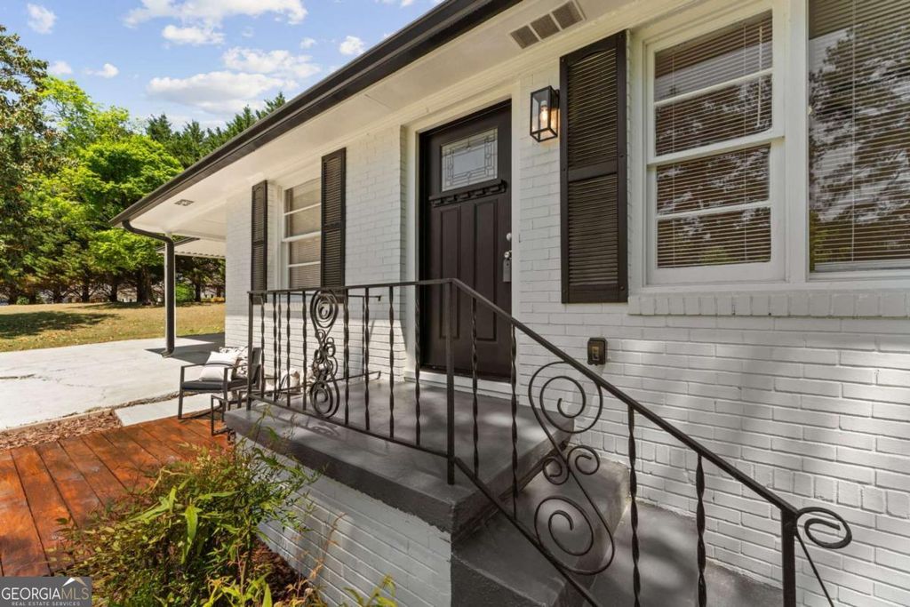 Photo of 951 Cherokee Trail SE, Smyrna, GA 30080 (MLS # 10739901)