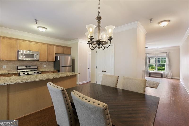 Roswell, Georgia 30076, United States, 2 Bedrooms Bedrooms, ,3 BathroomsBathrooms,Residential,Pending,143080