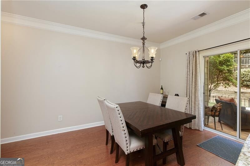 Roswell, Georgia 30076, United States, 2 Bedrooms Bedrooms, ,3 BathroomsBathrooms,Residential,Pending,143080