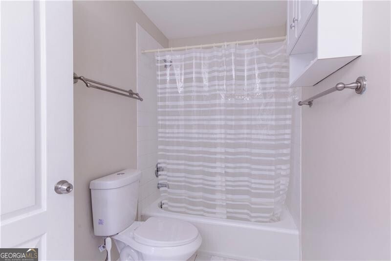 Roswell, Georgia 30076, United States, 2 Bedrooms Bedrooms, ,3 BathroomsBathrooms,Residential,Pending,143080