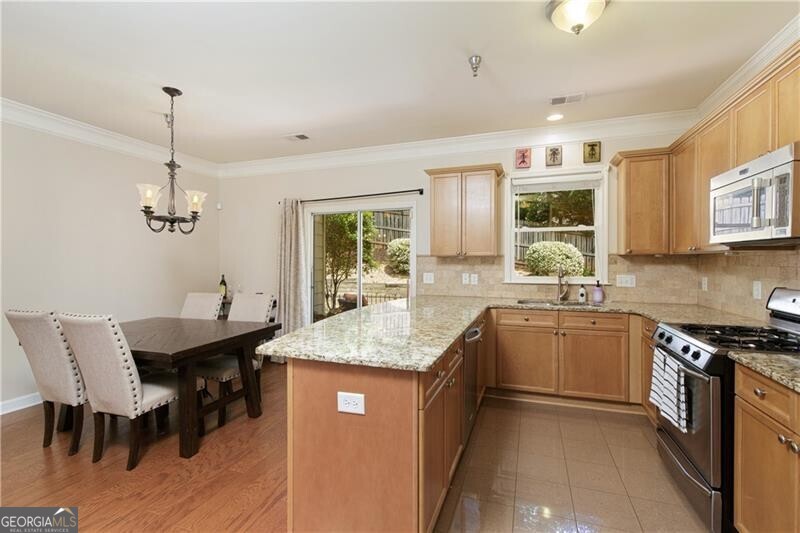 Roswell, Georgia 30076, United States, 2 Bedrooms Bedrooms, ,3 BathroomsBathrooms,Residential,Pending,143080