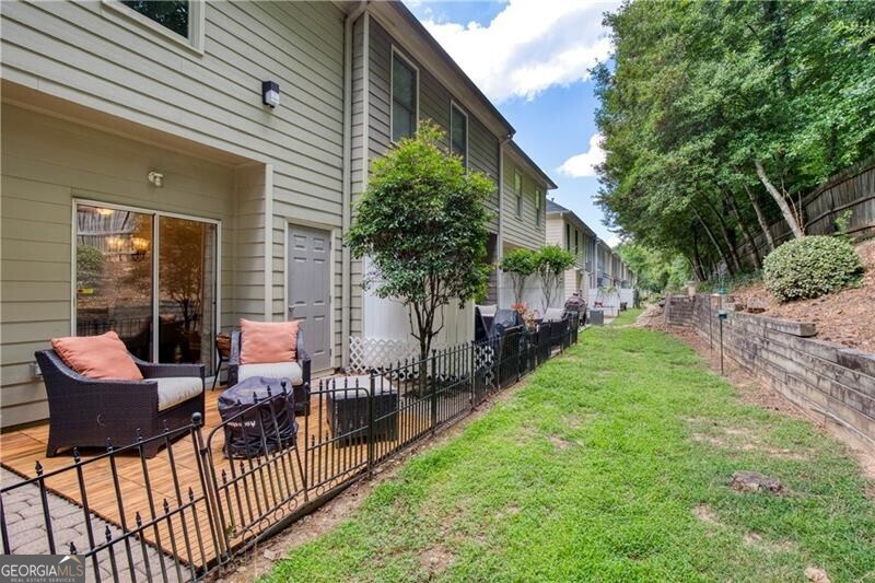 Roswell, Georgia 30076, United States, 2 Bedrooms Bedrooms, ,3 BathroomsBathrooms,Residential,Pending,143080