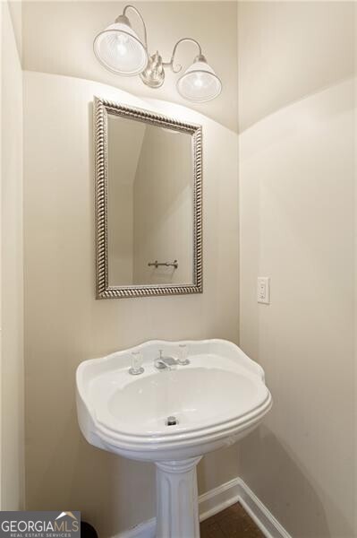 Roswell, Georgia 30076, United States, 2 Bedrooms Bedrooms, ,3 BathroomsBathrooms,Residential,Pending,143080