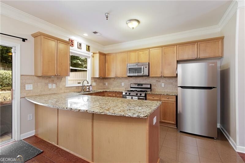 Roswell, Georgia 30076, United States, 2 Bedrooms Bedrooms, ,3 BathroomsBathrooms,Residential,Pending,143080