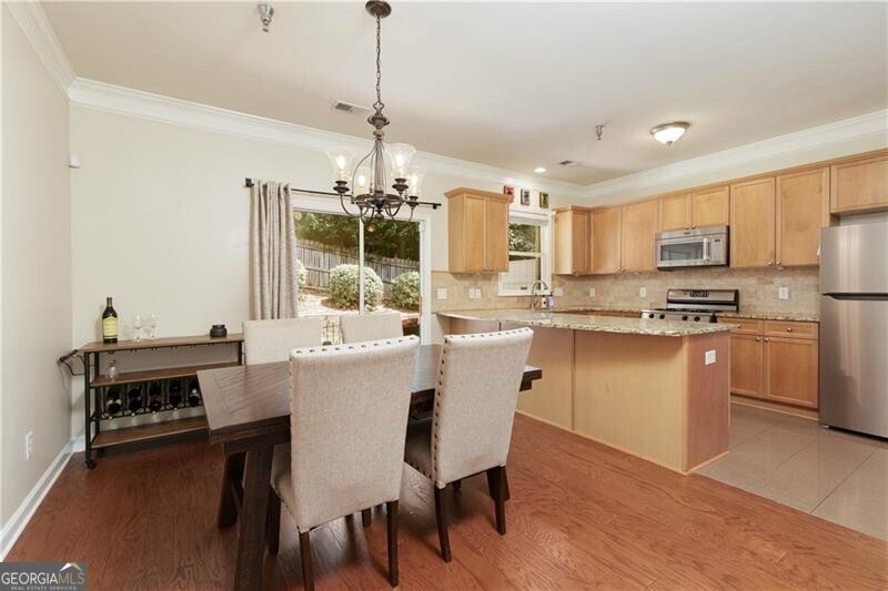 Roswell, Georgia 30076, United States, 2 Bedrooms Bedrooms, ,3 BathroomsBathrooms,Residential,Pending,143080