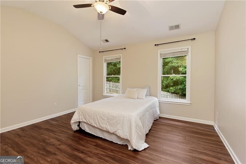 Roswell, Georgia 30076, United States, 2 Bedrooms Bedrooms, ,3 BathroomsBathrooms,Residential,Pending,143080