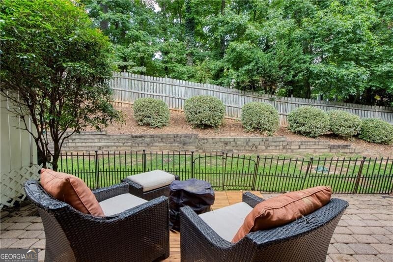 Roswell, Georgia 30076, United States, 2 Bedrooms Bedrooms, ,3 BathroomsBathrooms,Residential,Pending,143080