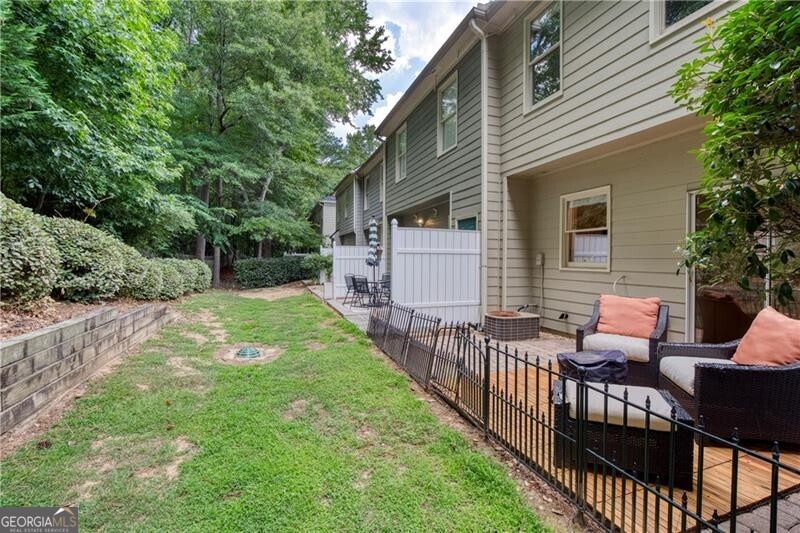 Roswell, Georgia 30076, United States, 2 Bedrooms Bedrooms, ,3 BathroomsBathrooms,Residential,Pending,143080