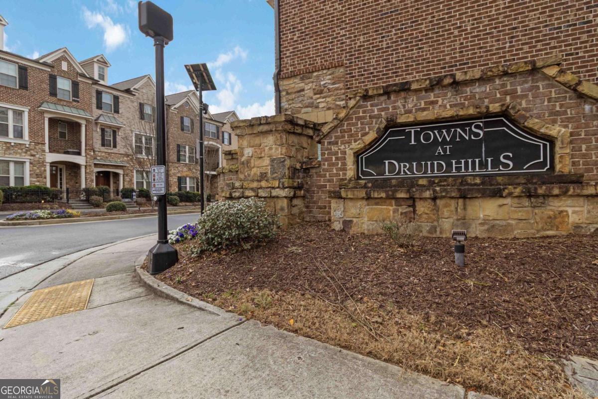 1437 Druid Manor BLVD NE