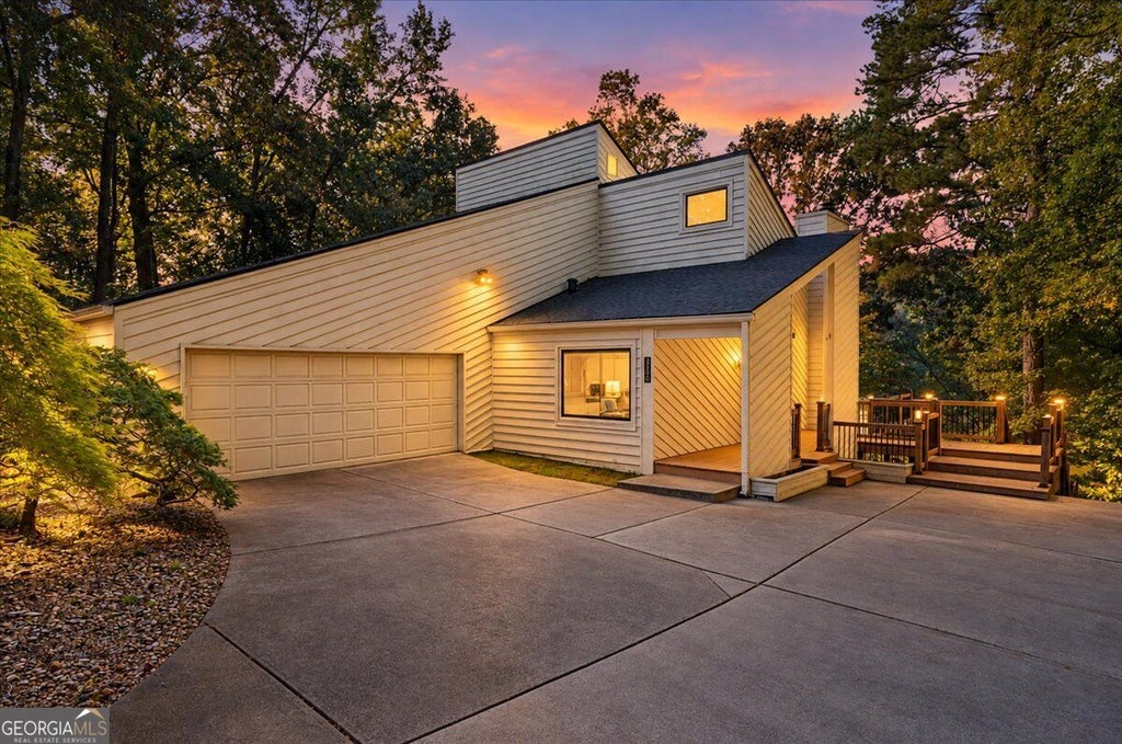 Photo of 3296 Leeds Way, Duluth, GA 30096 (MLS # 10874519)
