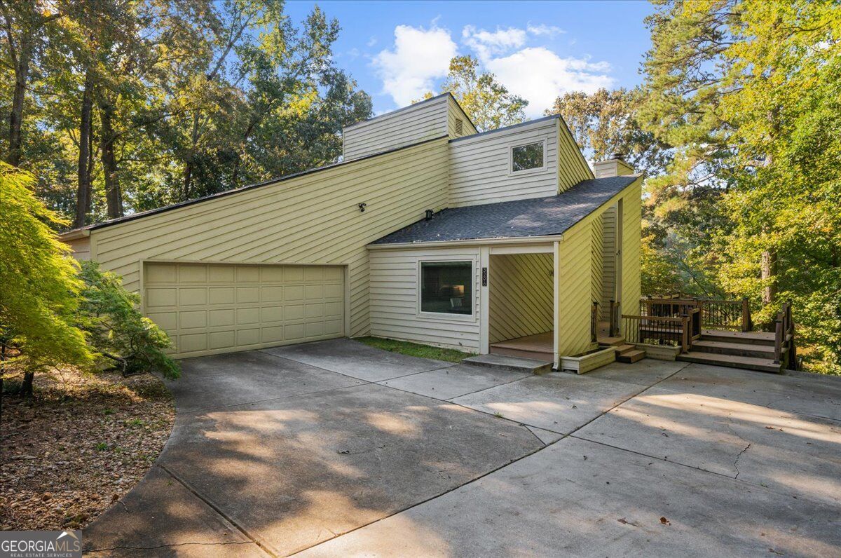 3296 Leeds WAY
