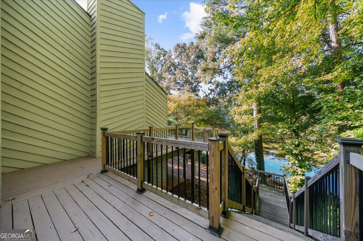 3296 Leeds WAY
