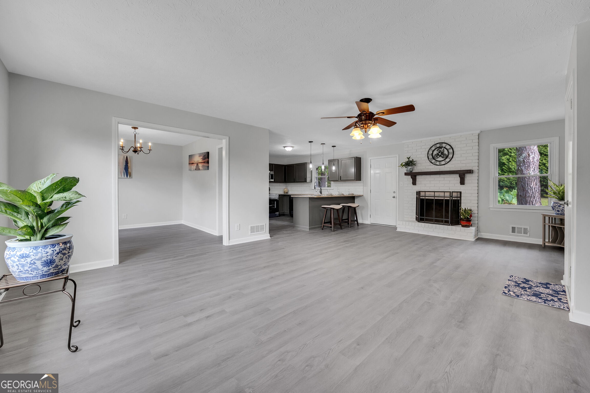 3417 Creekwood DR SE