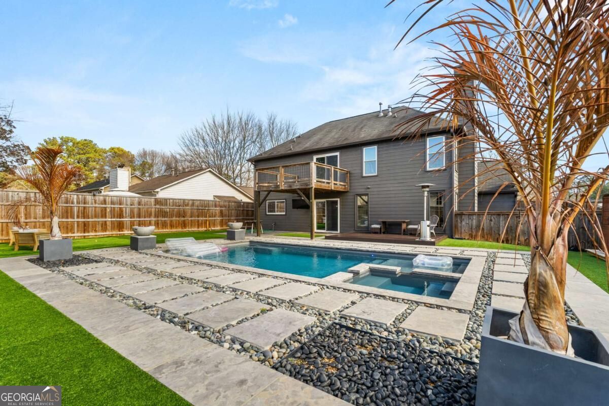 425 Mikasa DR