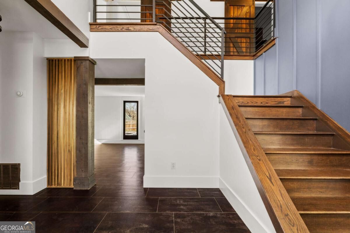 425 Mikasa DR