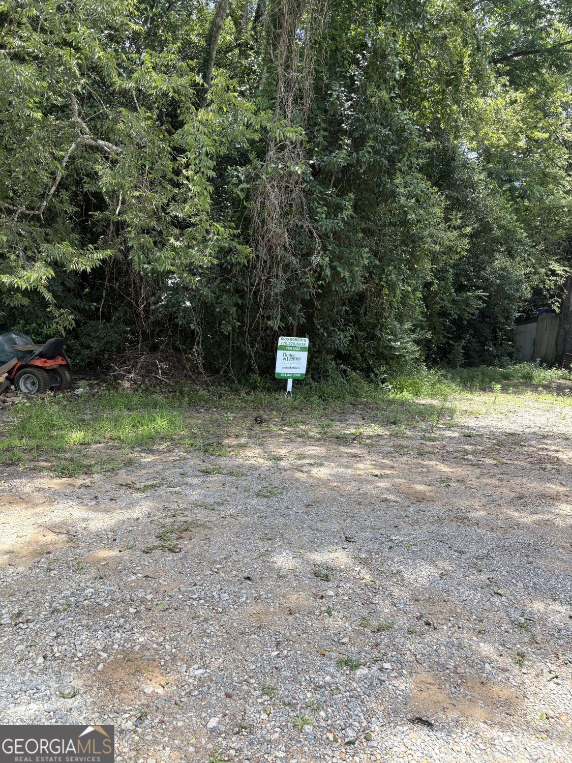 Unimproved landlot. No survey. Motivated seller present all reasonable offers.