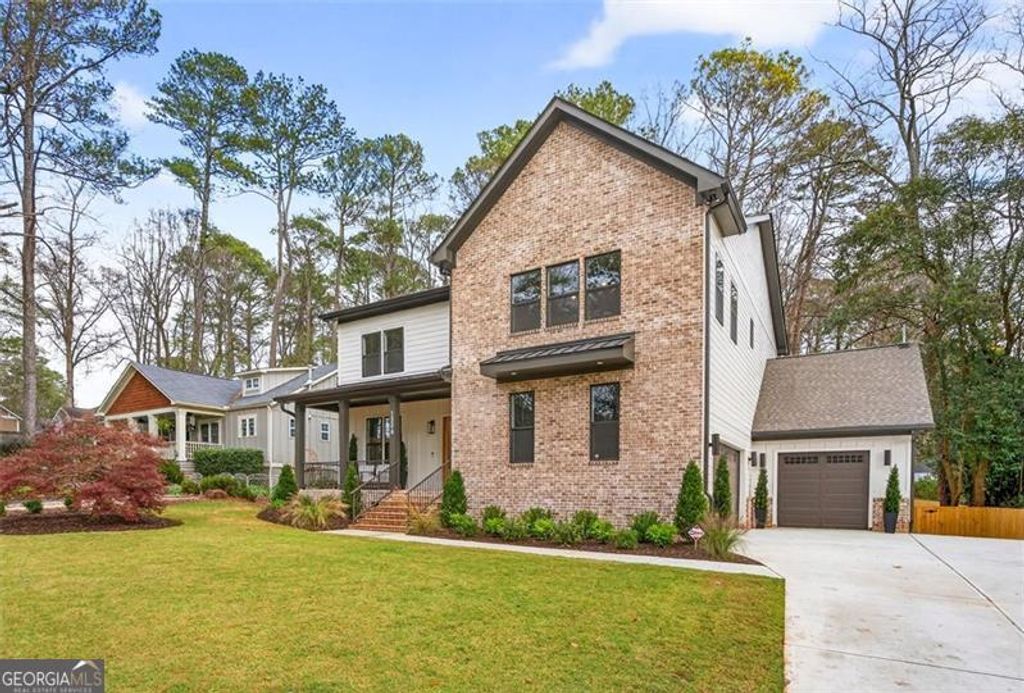 Photo of 1326 Fenway Circle, Decatur, GA 30030 (MLS # 10656861)