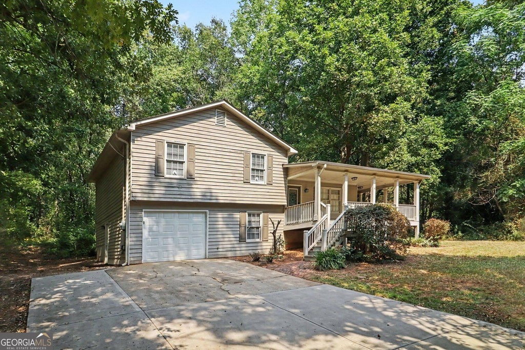 Photo of 115 Pintail Drive, Newnan, GA 30263 (MLS # 10868236)