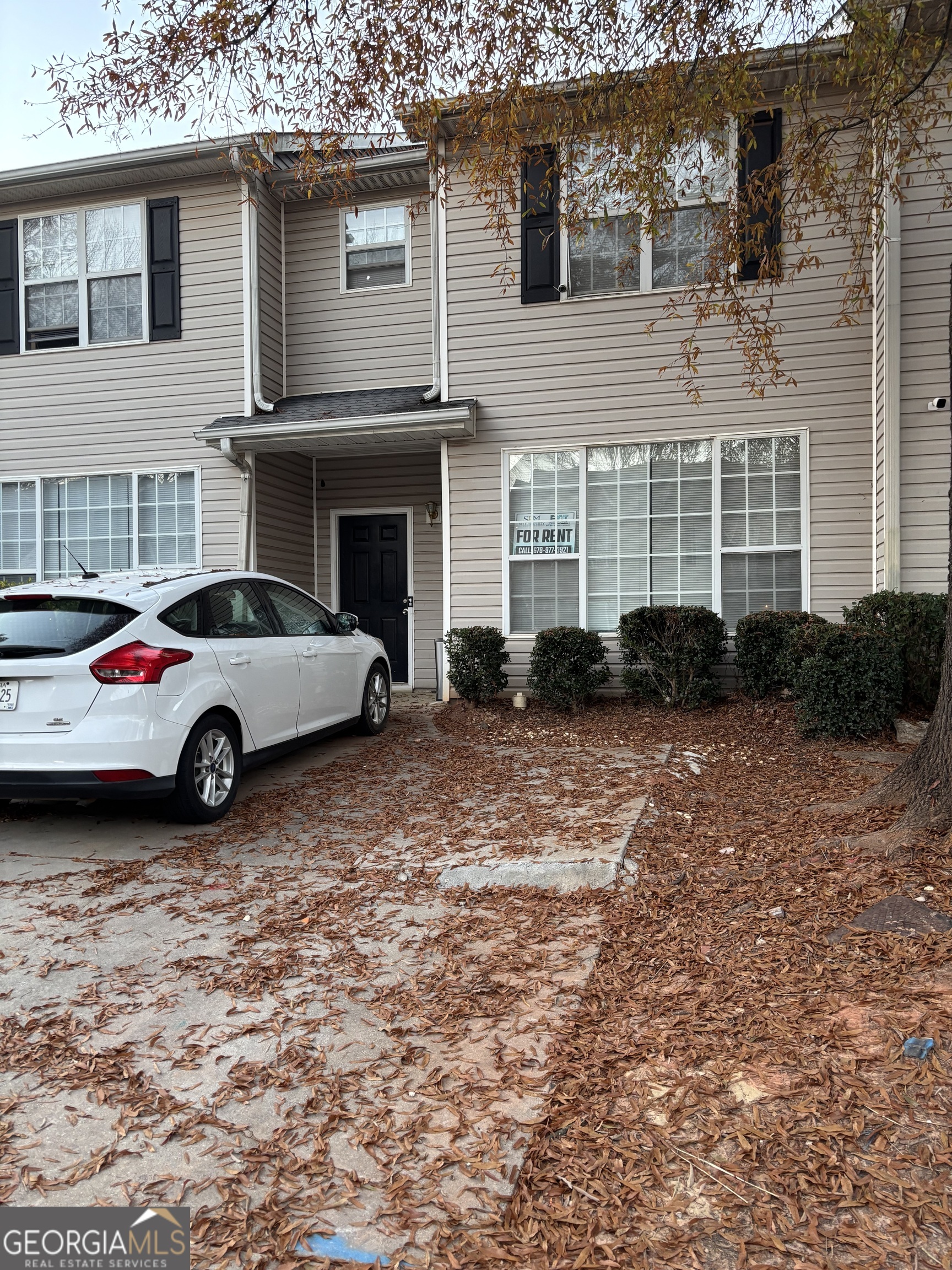 Lovely 3 bedrooms, 2.5-bathroom Townhome! This 2 story spacious townhome features are: Foyer entry with tile floors and spacious living room. Kitchen opens to a breakfast area, laundry room and 1/2 bath. Second Level features the Master bedroom with a large walk-in closet, and master bath, Two secondary bedrooms and a full-size hallway bathroom. Outdoor features: Small patio, level backyard, private parking pad for entertaining. Great location! close to shopping and restaurants, Easy access to I-75, Downtown Atlanta, Atlanta-Hartsfield Airport, Atlanta Speedway, Fayetteville, and McDonough. You don't want to miss this one! Schedule a showing today!