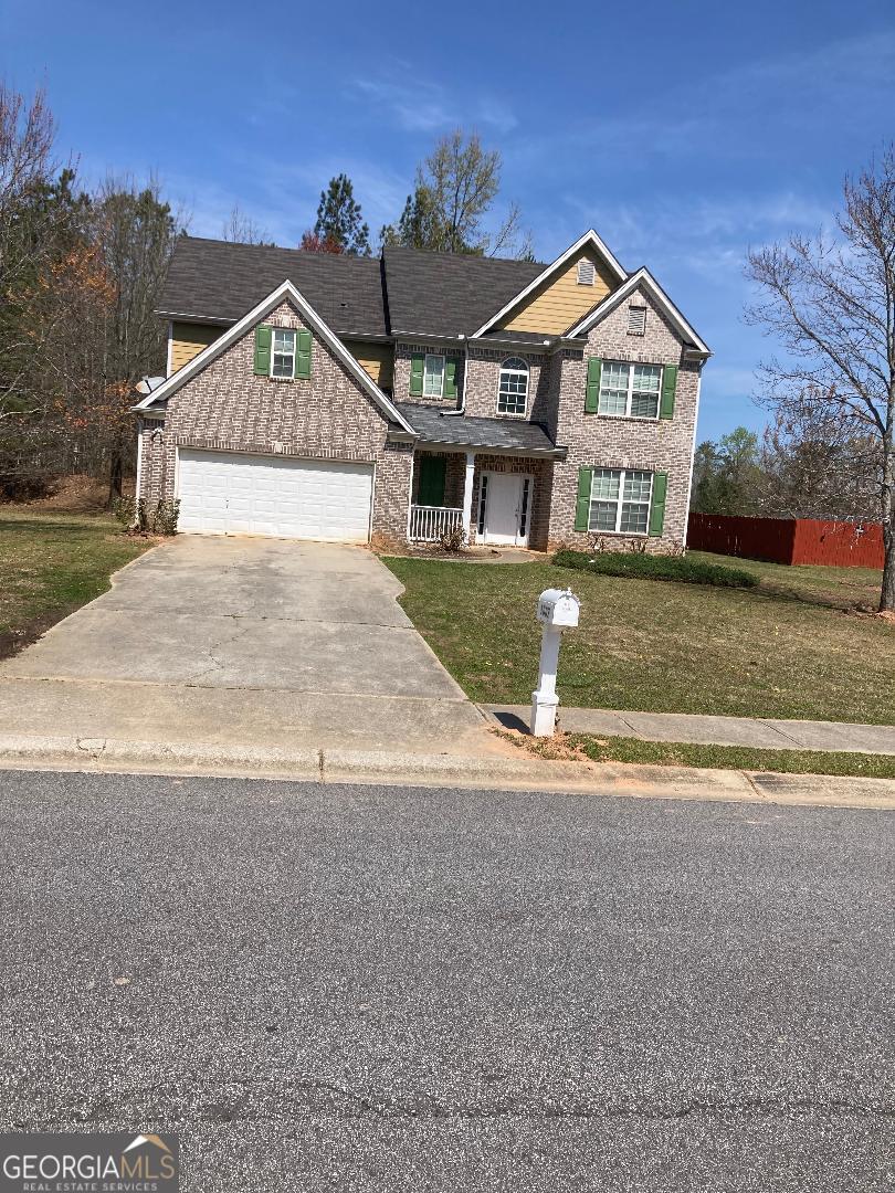 BEAUTIFUL WELL MAINTAINED HOME IN QUIET SUBDIVISION. CLOSE TO SCHOOLS AND SHOPPING, SWIMMING POOL COMMUNITY.