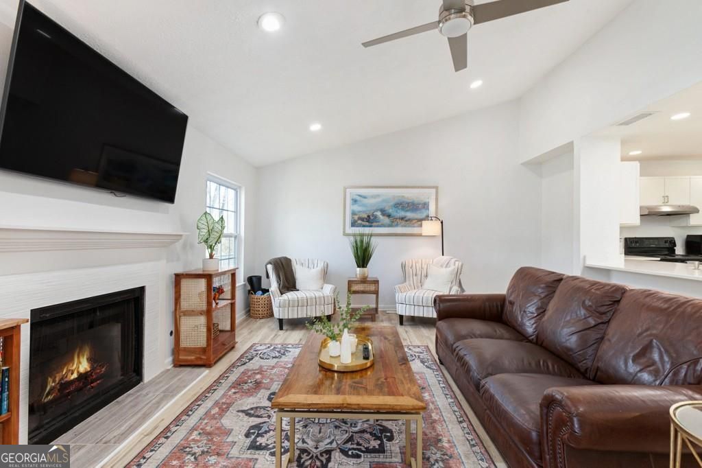 384 Teal CT