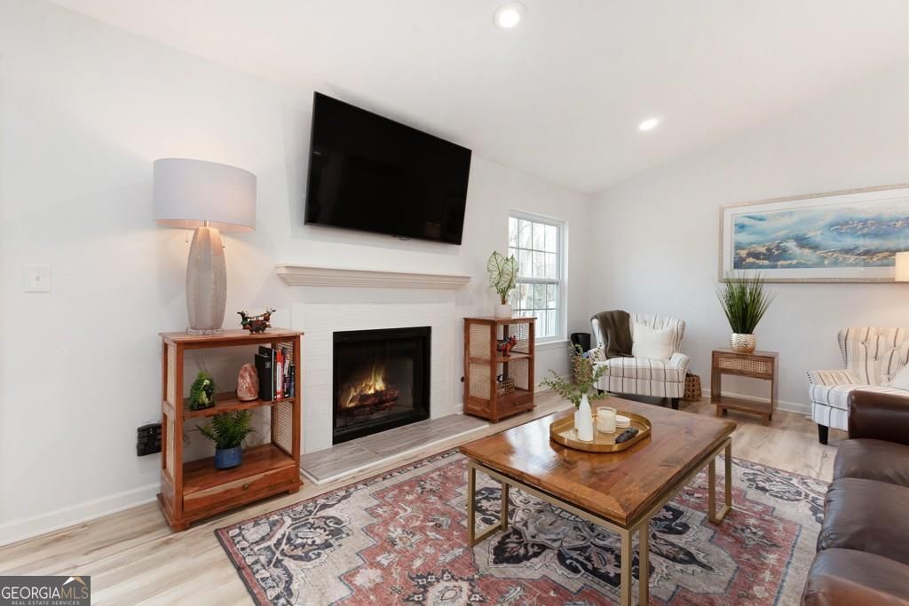 384 Teal CT