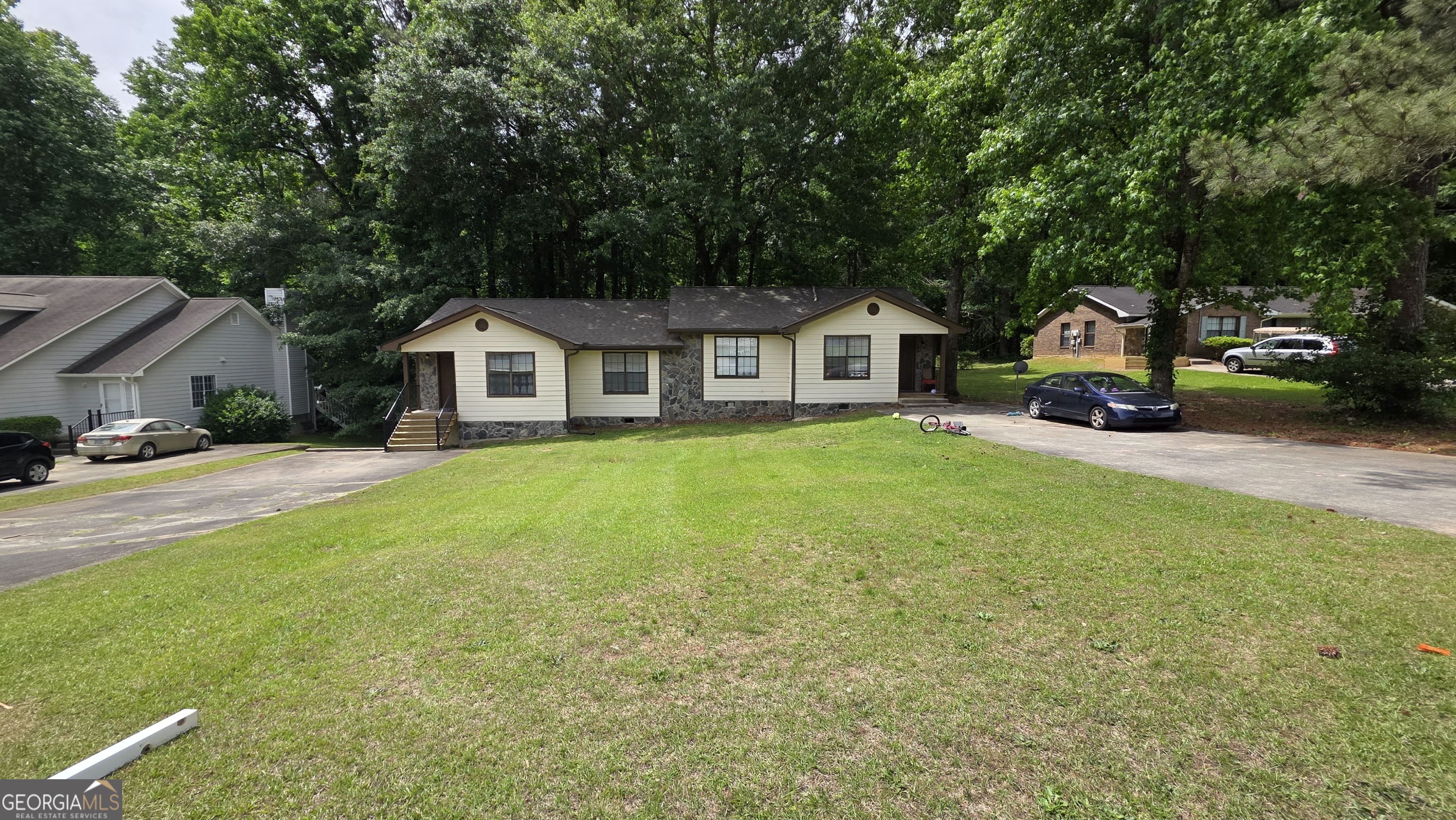 215 Handley CT