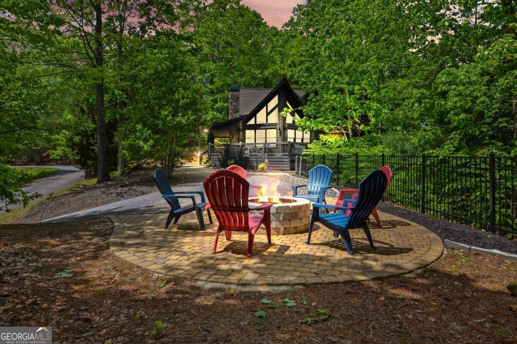 Photo of 305 Skybound Rd, Blue Ridge, GA 30513 (MLS # 10696388)