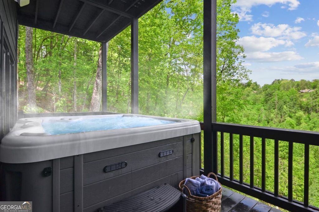 Photo of 305 Skybound Rd, Blue Ridge, GA 30513 (MLS # 10696388)