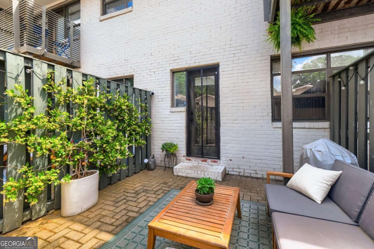 818 Greenwood AVE NE 104