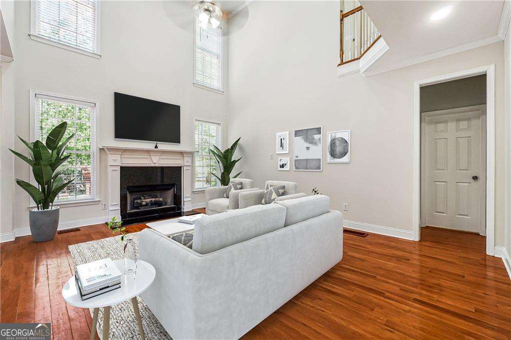 225 Bayswater DR