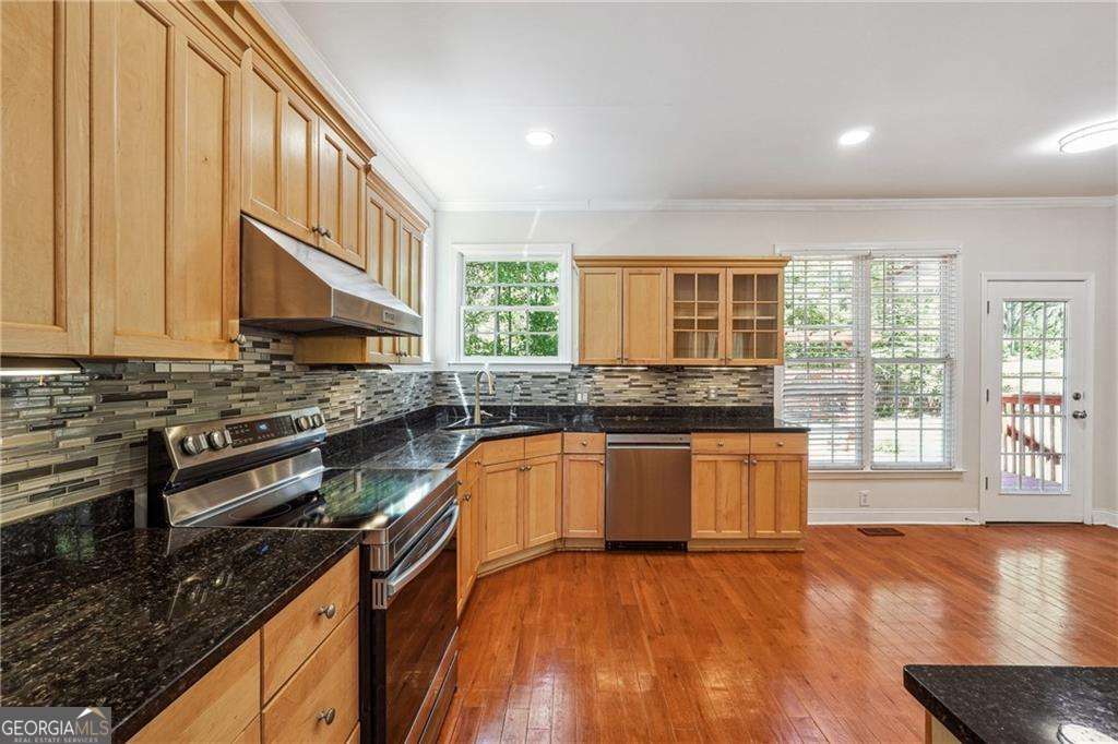 225 Bayswater DR