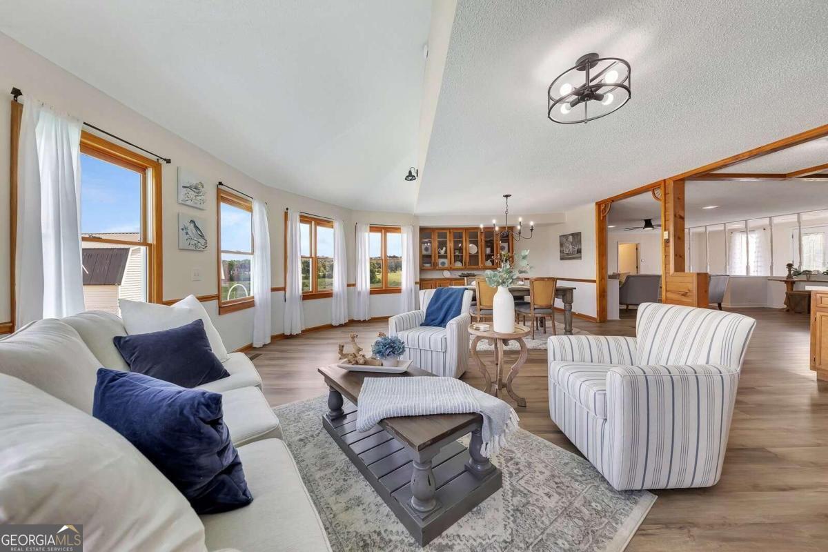 405 Thrasher LN