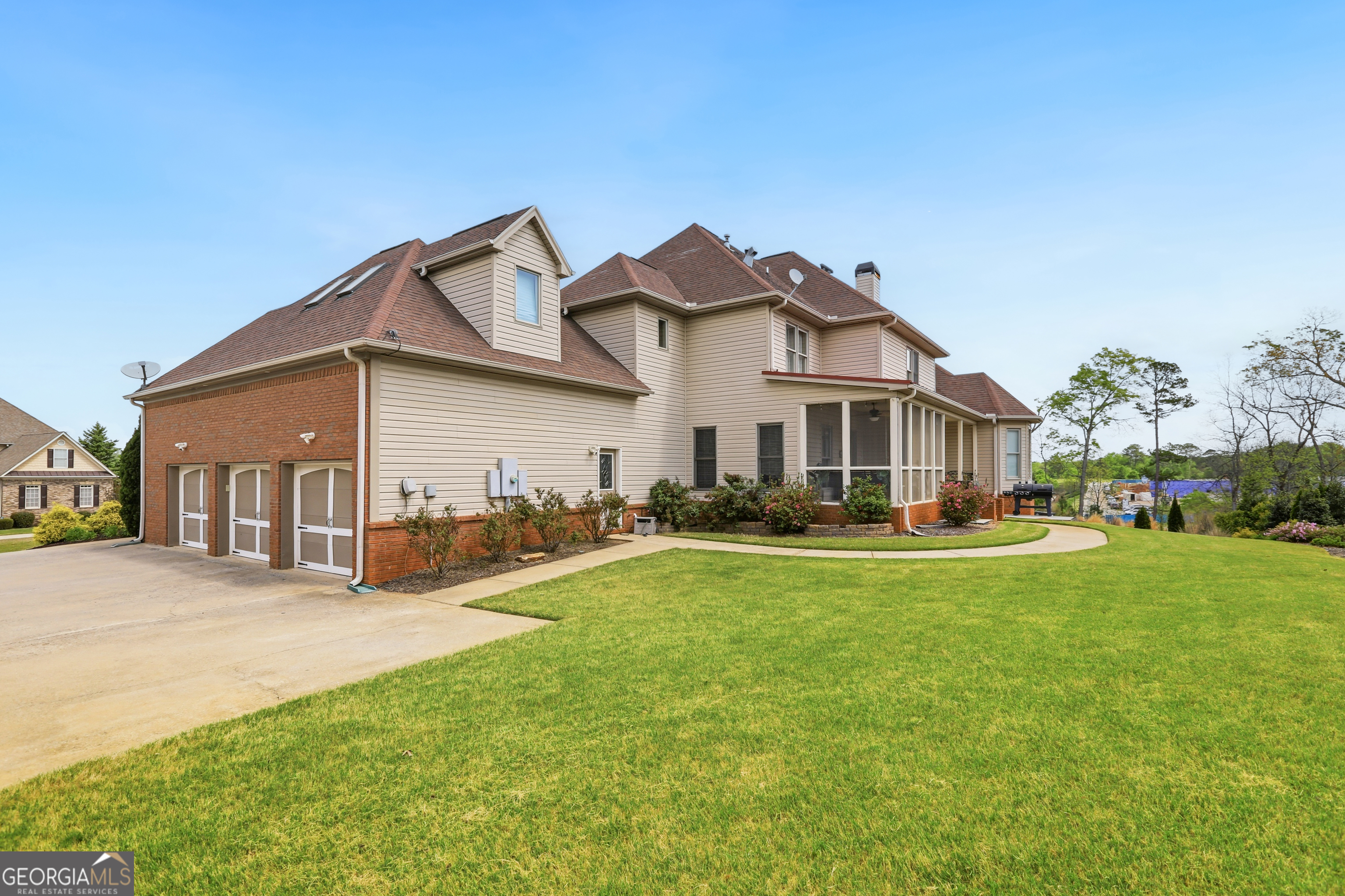 5653 Tuxedo DR