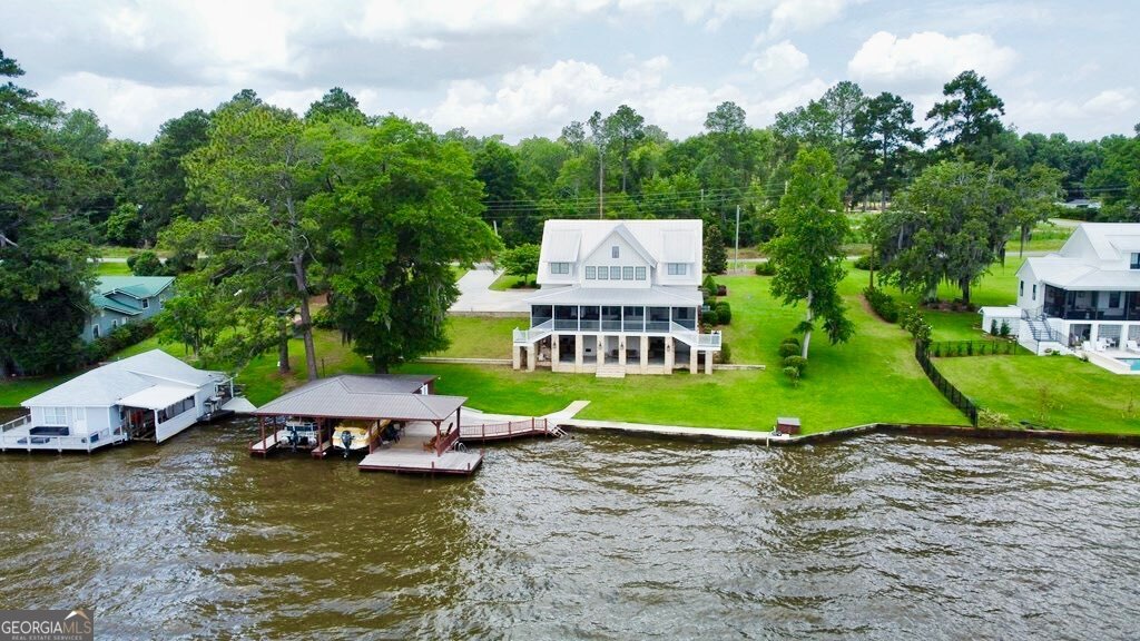620 Lakeshore DR