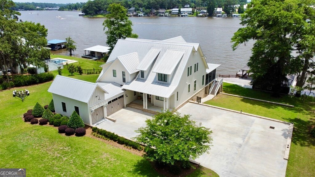 620 Lakeshore DR