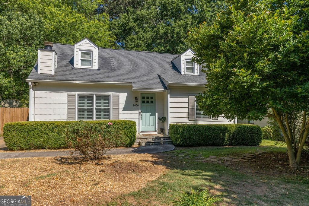 Photo of 2406 Woodridge Drive, Decatur, GA 30033 (MLS # 10769400)